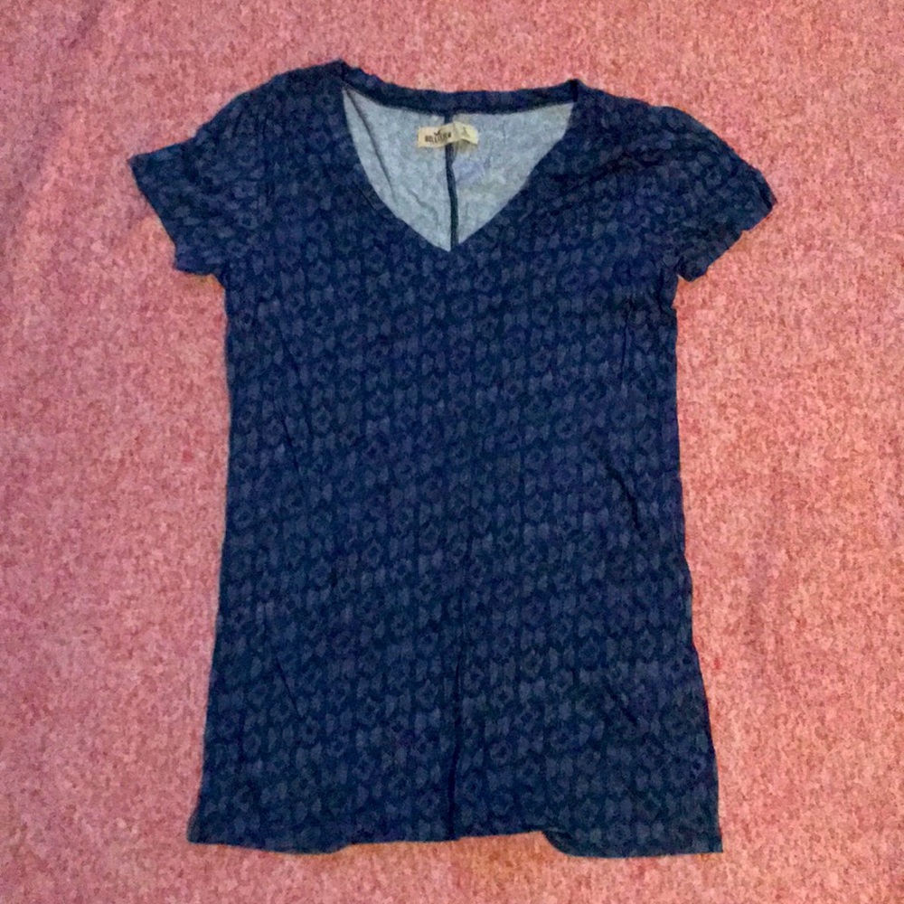 Dark blue v-neck t-shirt
